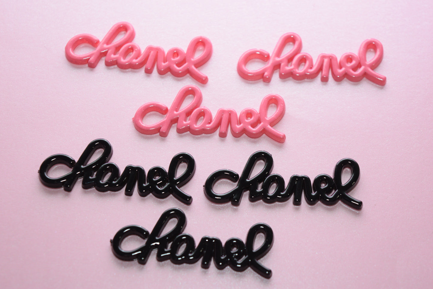 Resin cursive C charm